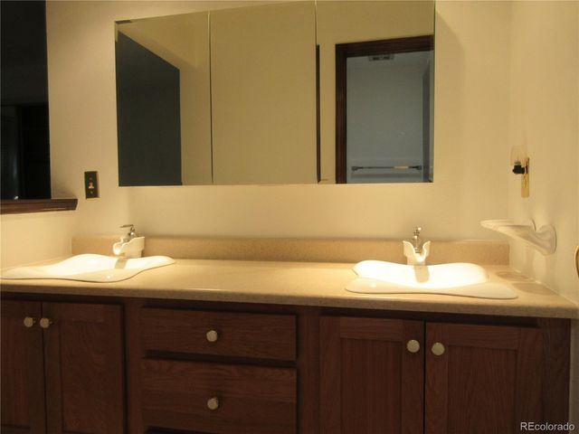 $488,500 | 3760 South Roslyn Way, Denver, CO 80237