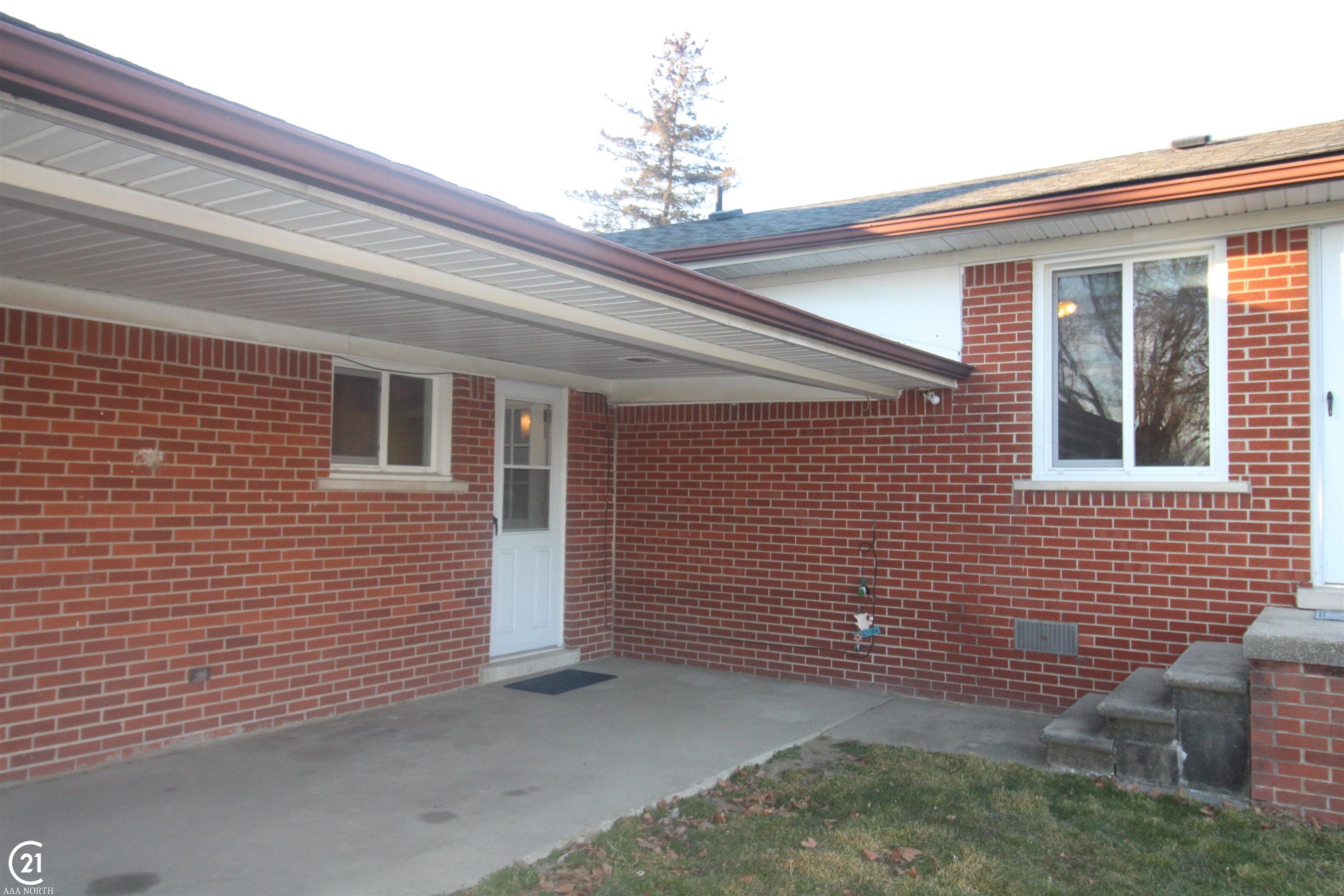 54590 Romeo Plank Road Macomb, MI 48042 - Photo 5 of 27