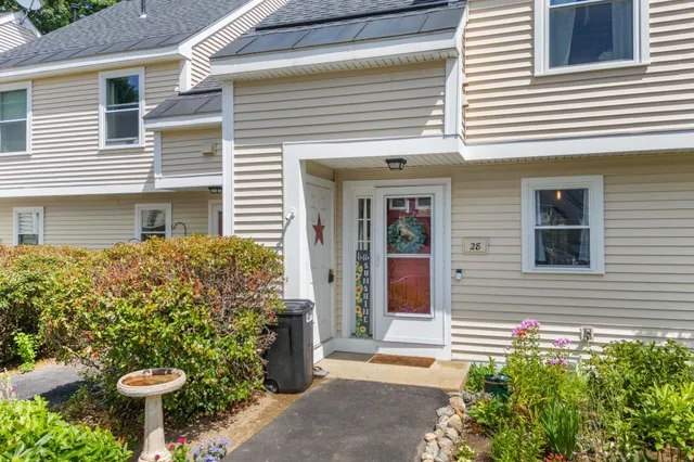 $320,000 | 28 Whitewater Drive, Unit 28, Concord, NH 03303