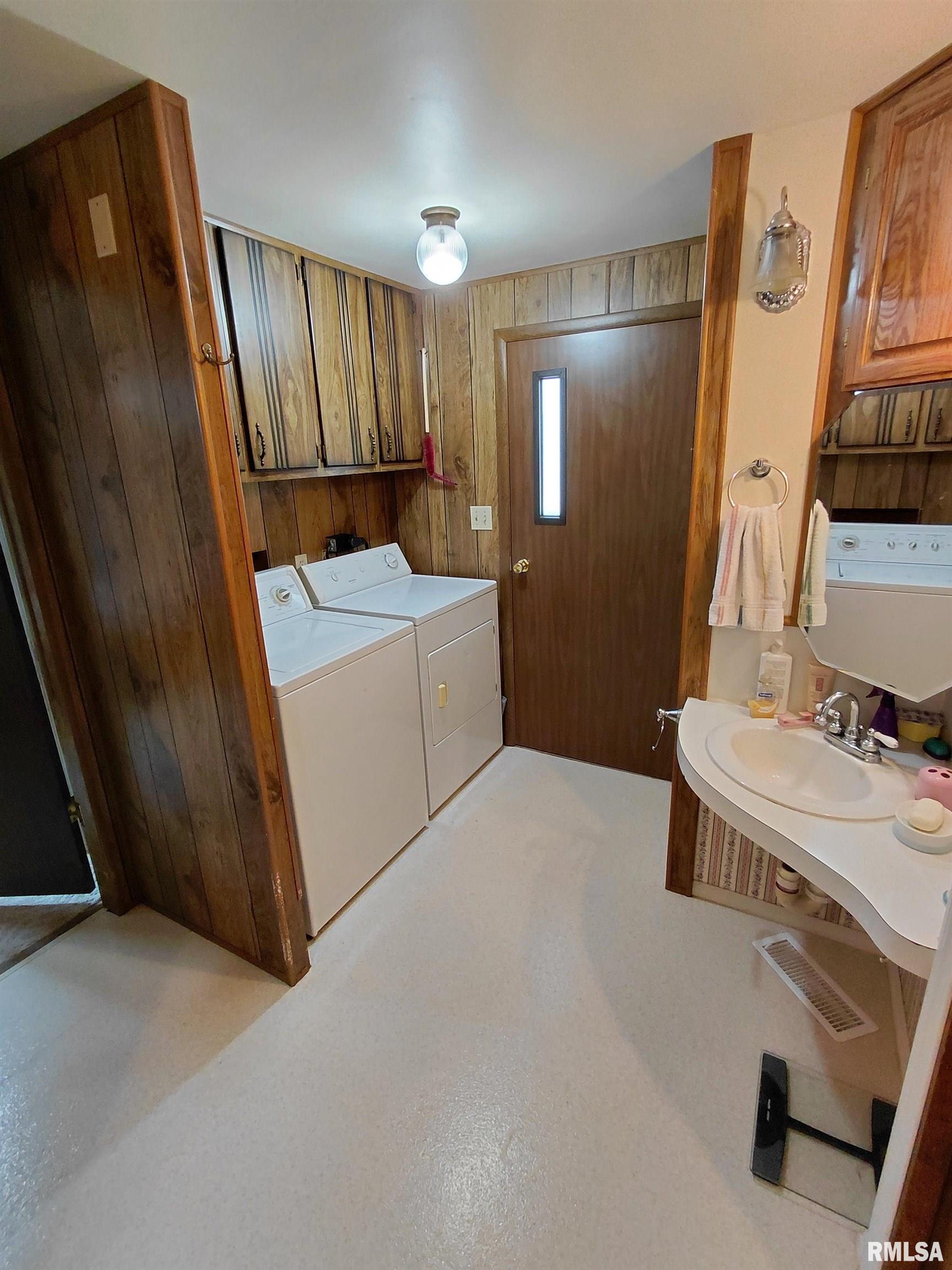 1100 West Locust Street Canton, IL 61520 - Photo 22 of 39