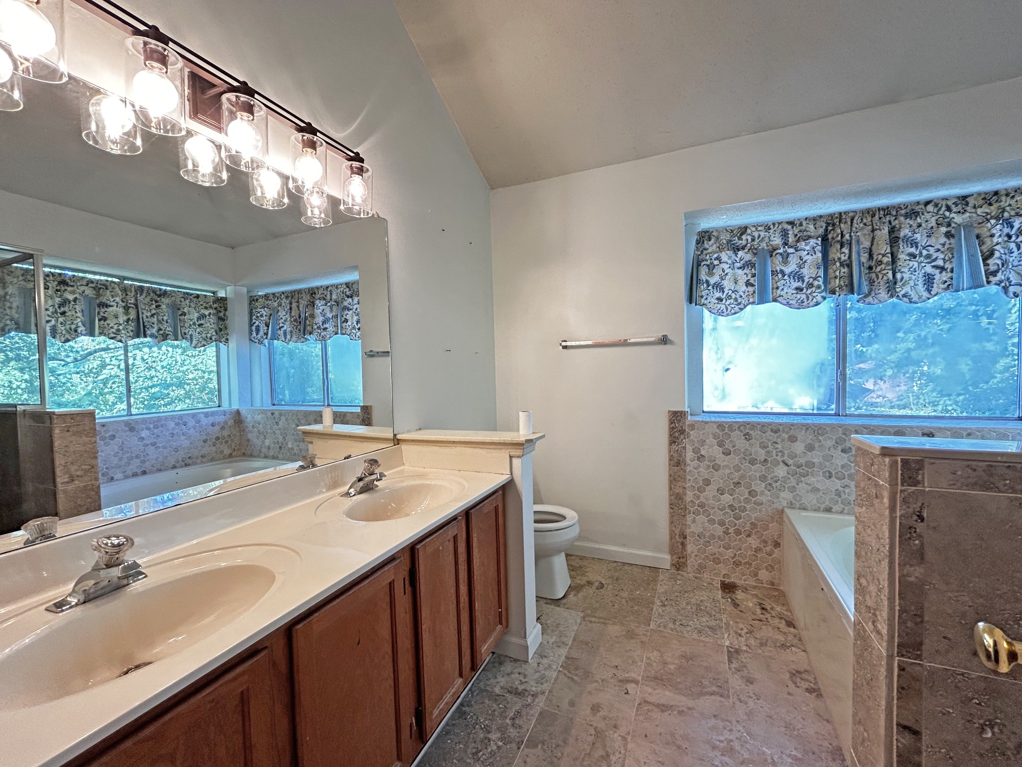 1717 Ridgemere Court Hermitage, TN 37076 - Photo 13 of 19