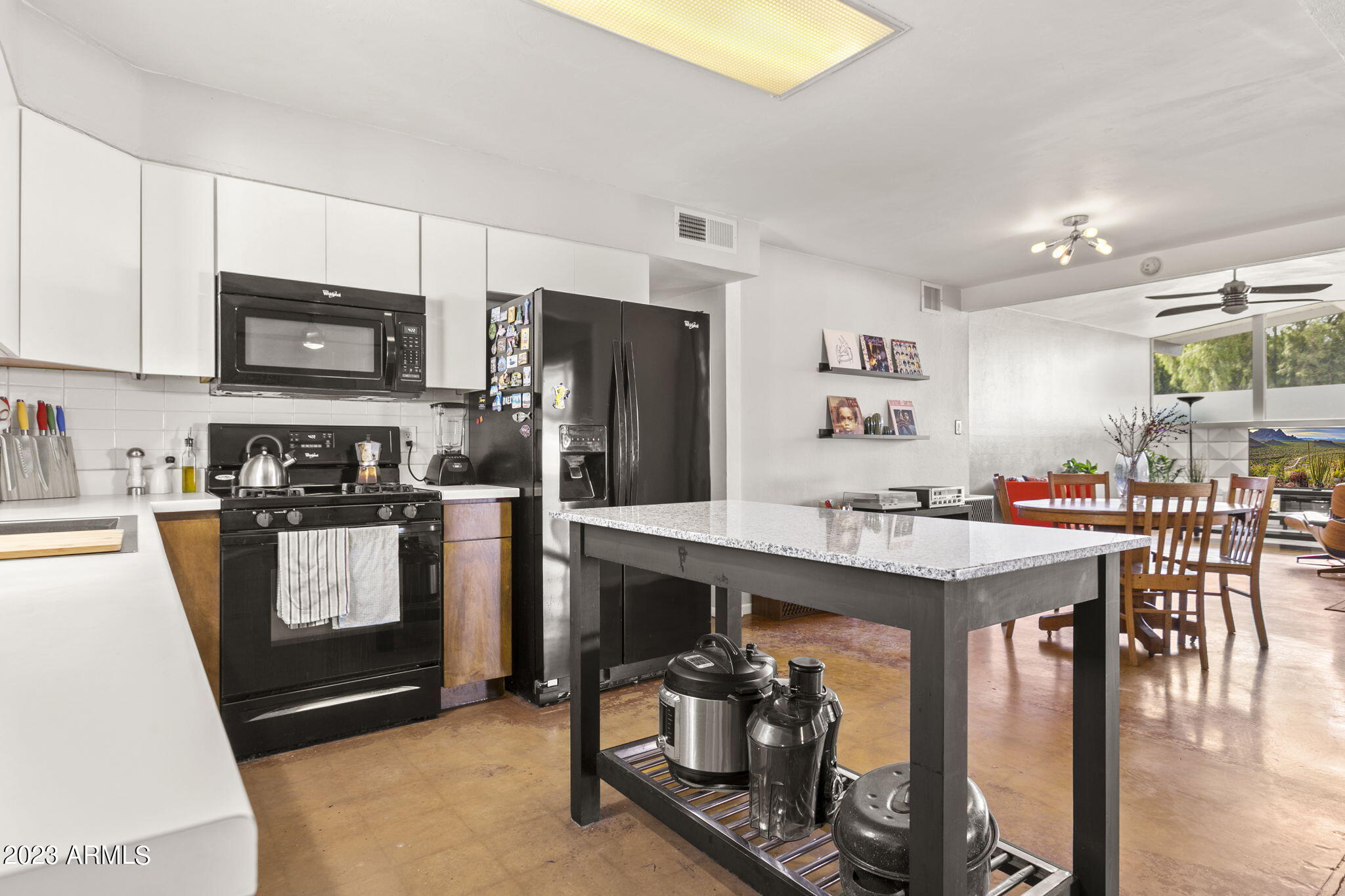 4137 East Granada Road Phoenix, AZ 85008 - Photo 18 of 59 Gas range/oven & B/I Microwave