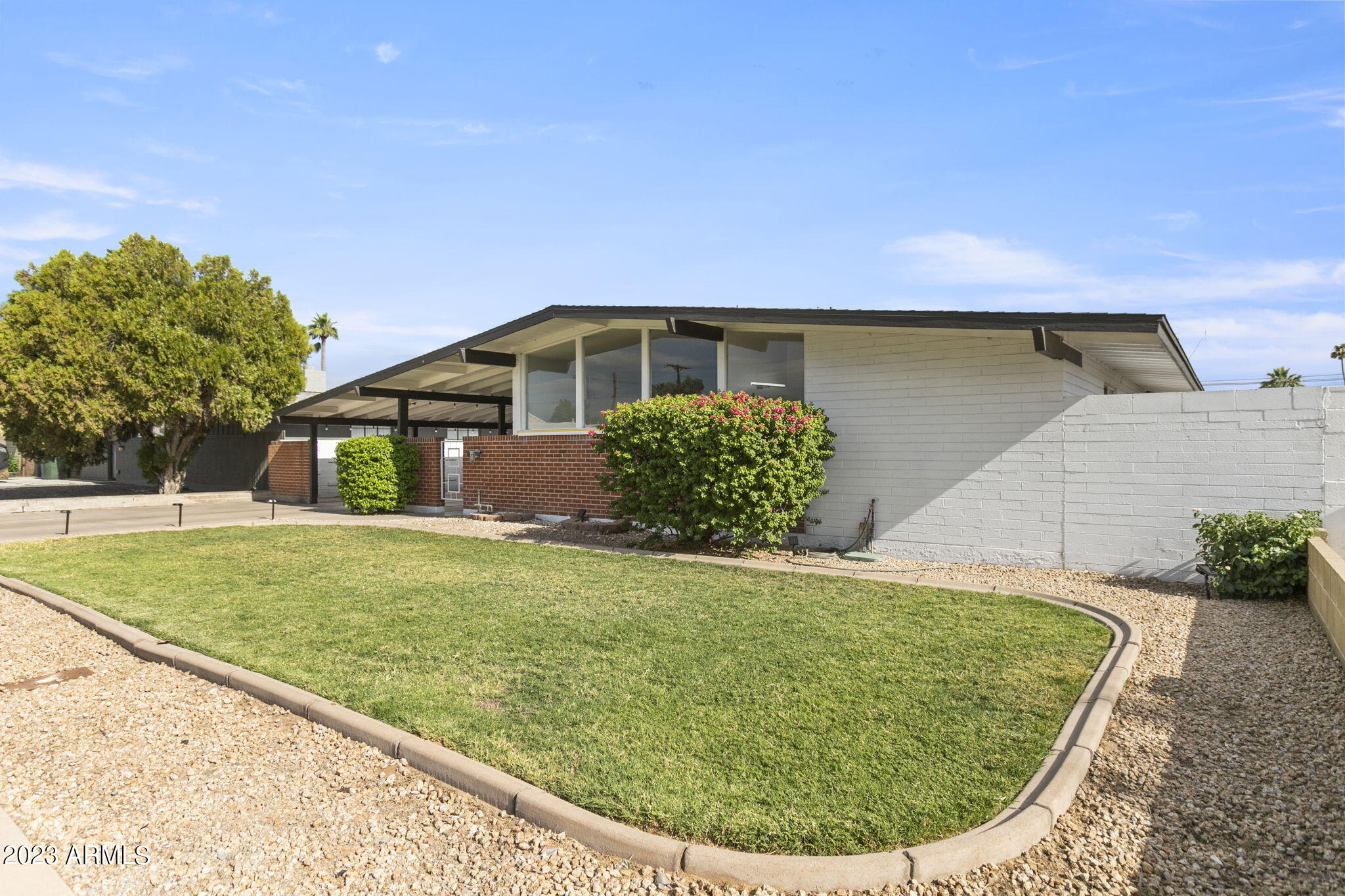 4137 East Granada Road Phoenix, AZ 85008 - Photo 6 of 59 Great modern lines
