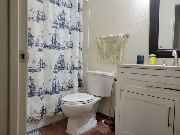 $2,550 | 3361 East Sequoia Drive, Phoenix, AZ 85050
