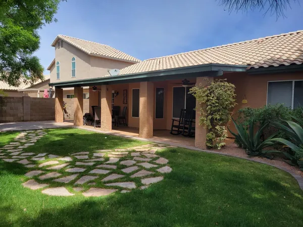 $2,550 | 3361 East Sequoia Drive, Phoenix, AZ 85050