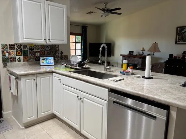 $2,550 | 3361 East Sequoia Drive, Phoenix, AZ 85050