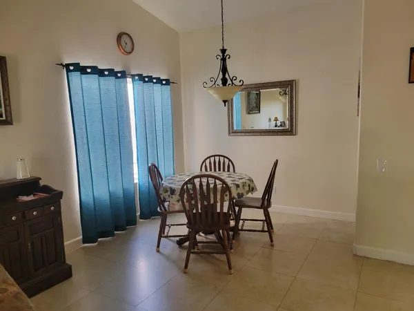$2,550 | 3361 East Sequoia Drive, Phoenix, AZ 85050