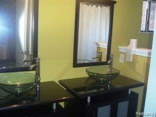 5300 Inverrary Lane Commerce Township, MI 48382 - Photo 6 of 21 bathroom