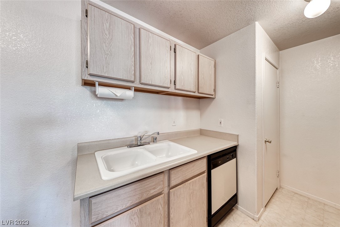 5211 South Lindell Road, Unit 203 Las Vegas, NV 89118 - Photo 12 of 26