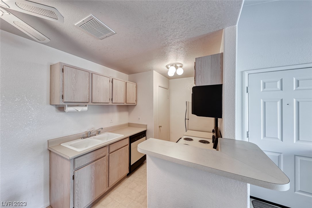 5211 South Lindell Road, Unit 203 Las Vegas, NV 89118 - Photo 10 of 26
