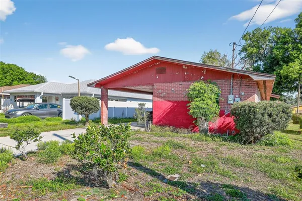 a view of a house with a yard and plants