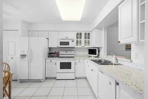 $294,900 | 12560 Majesty Circle, Unit 303, Boynton Beach, FL 33437