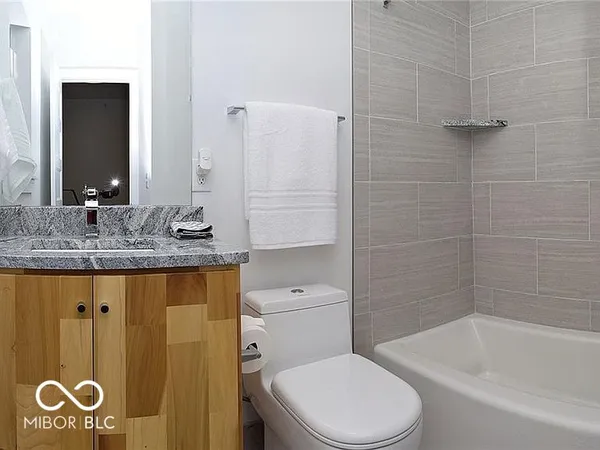 $1,250 | 829 North Pennsylvania Street, Unit 1C, Indianapolis, IN 46204