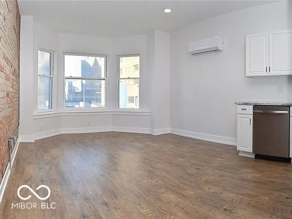 $1,250 | 829 North Pennsylvania Street, Unit 1C, Indianapolis, IN 46204