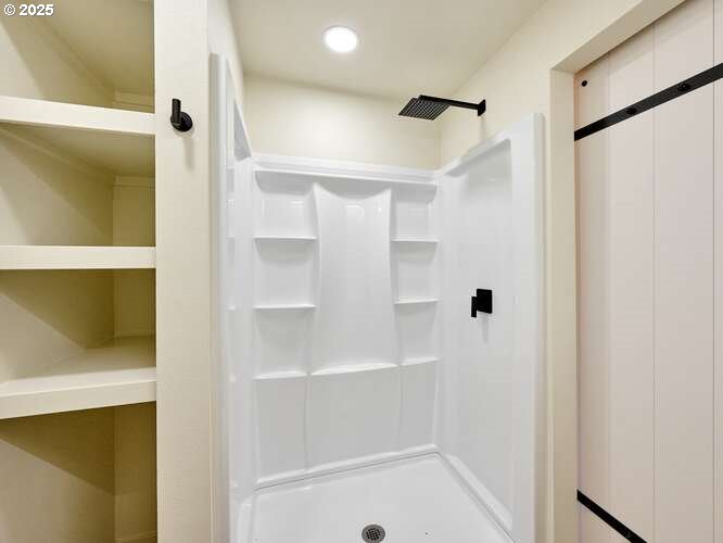 175 7th Street Gervais, OR 97026 - Photo 19 of 24 a bathroom with a bathtub