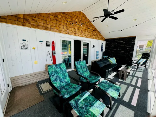 $849,000 | 21557 Lake Street, Cassopolis, MI 49031