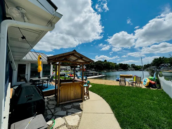 $849,000 | 21557 Lake Street, Cassopolis, MI 49031