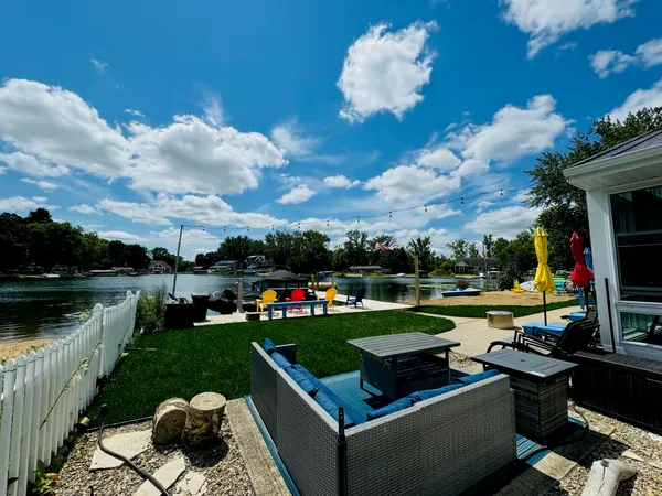 $849,000 | 21557 Lake Street, Cassopolis, MI 49031