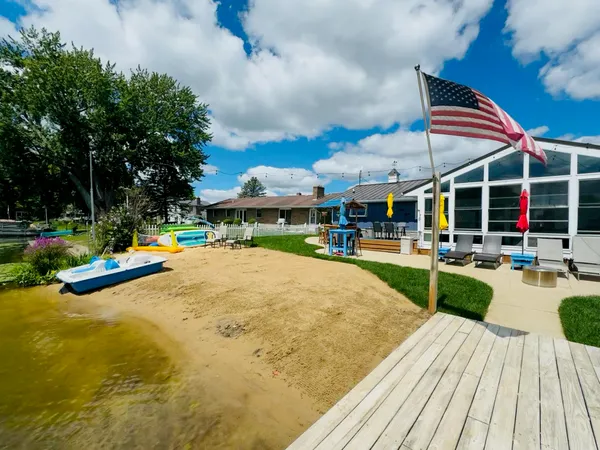 $849,000 | 21557 Lake Street, Cassopolis, MI 49031