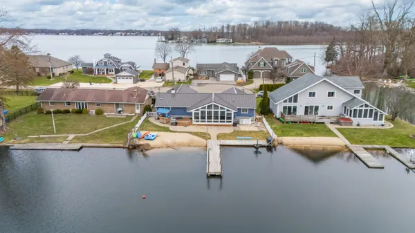 $849,000 | 21557 Lake Street, Cassopolis, MI 49031