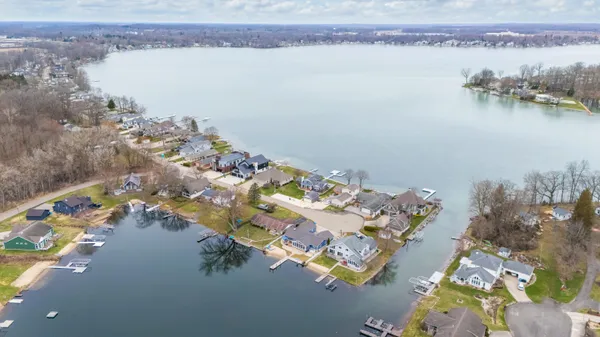 $849,000 | 21557 Lake Street, Cassopolis, MI 49031