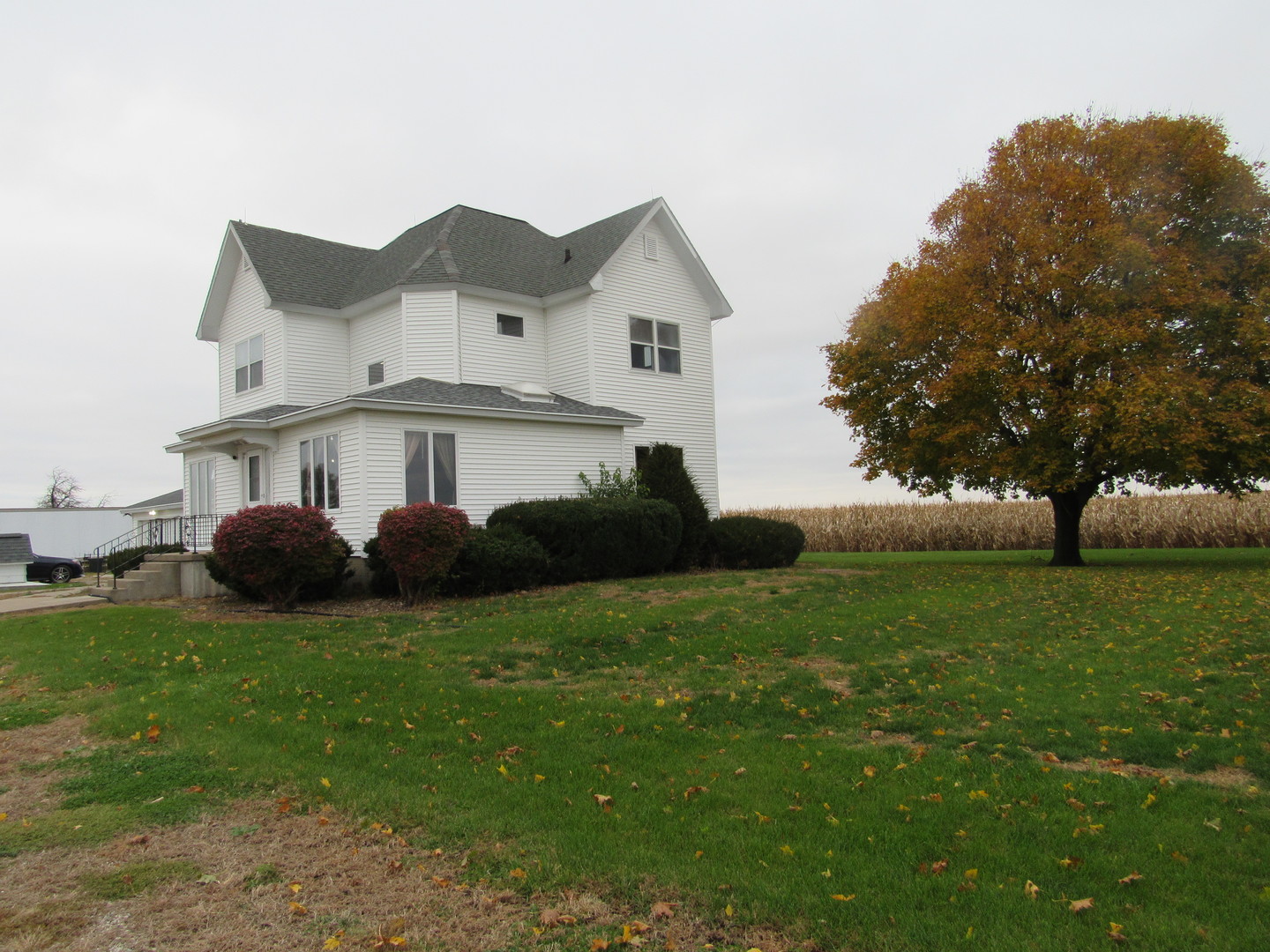2281 East 15th Road Ottawa, IL 61350 - Photo 2 of 22