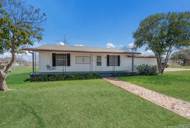 $235,000 | 1014 Berlin Street, Castroville, TX 78009