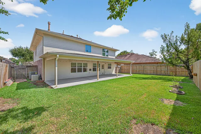 a view of a house with a backyard