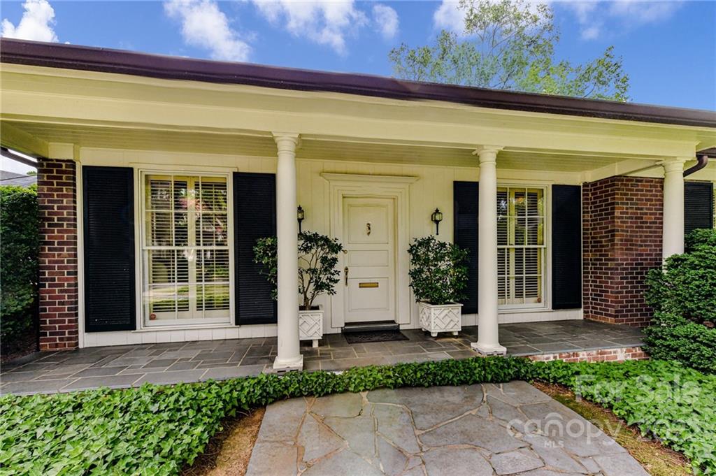 835 Colville Road Charlotte, NC 28207 - Photo 3 of 40 Gallery Image 3