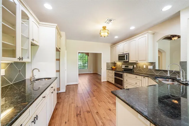 $615,000 | 170 Echo Canyon Drive North, Comfort, TX 78013