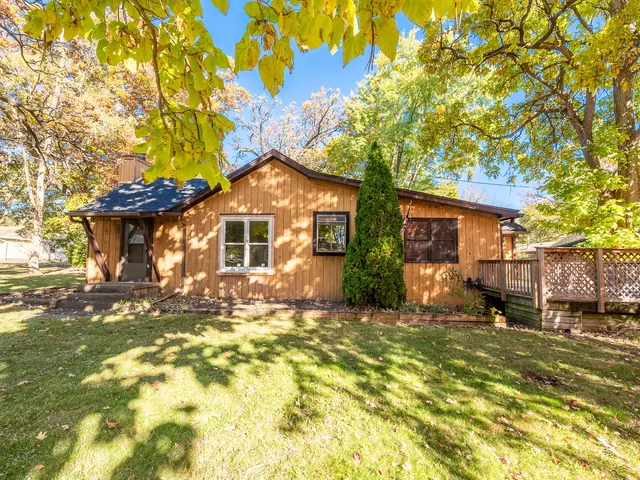 $249,900 | 27693 Hickory, Island Lake, IL 60042