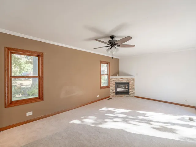 $249,900 | 27693 Hickory, Island Lake, IL 60042