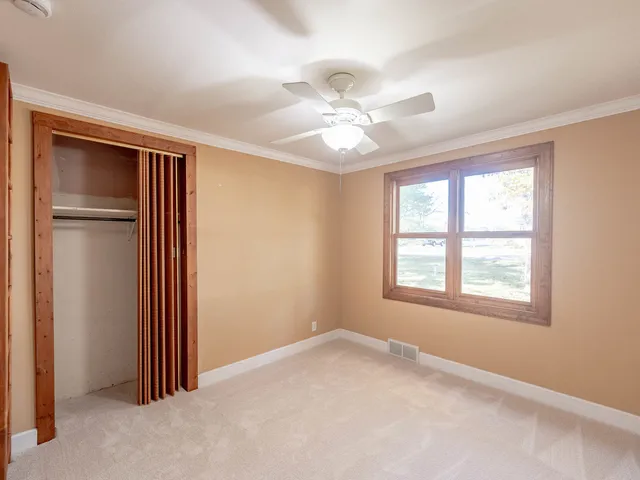 $249,900 | 27693 Hickory, Island Lake, IL 60042