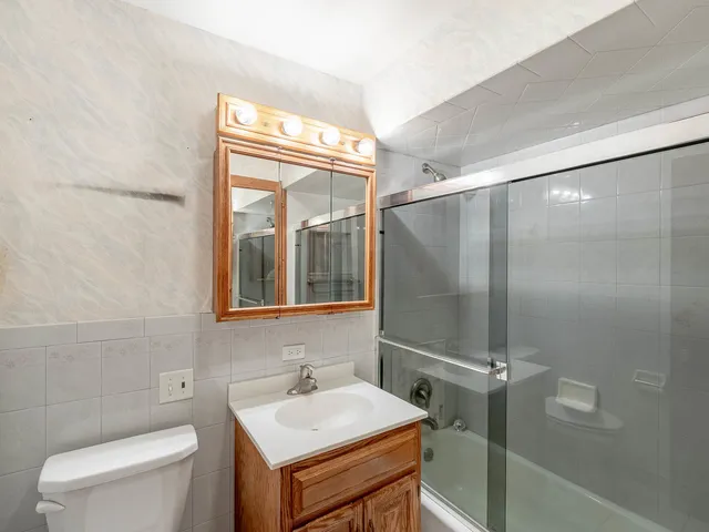 $249,900 | 27693 Hickory, Island Lake, IL 60042