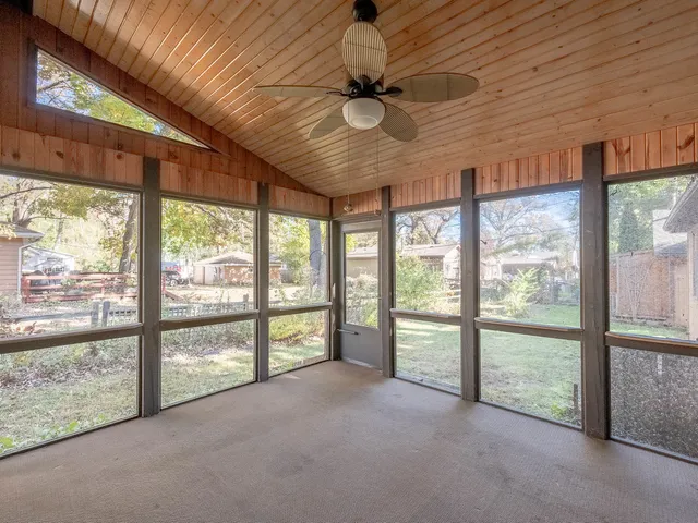 $249,900 | 27693 Hickory, Island Lake, IL 60042