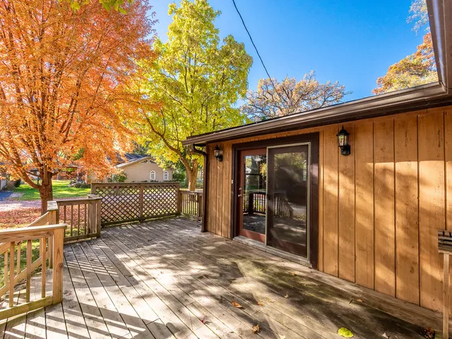 $249,900 | 27693 Hickory, Island Lake, IL 60042