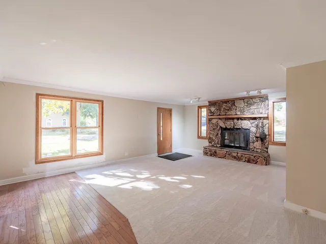 $249,900 | 27693 Hickory, Island Lake, IL 60042