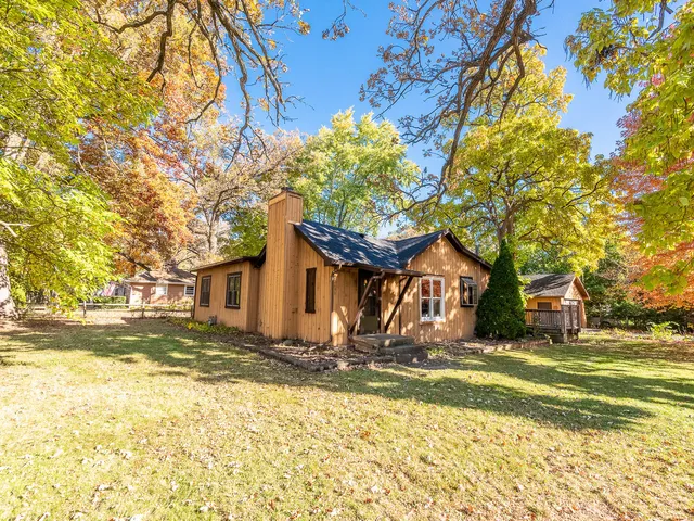 $249,900 | 27693 Hickory, Island Lake, IL 60042