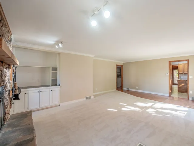 $249,900 | 27693 Hickory, Island Lake, IL 60042