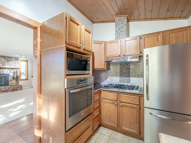 $249,900 | 27693 Hickory, Island Lake, IL 60042