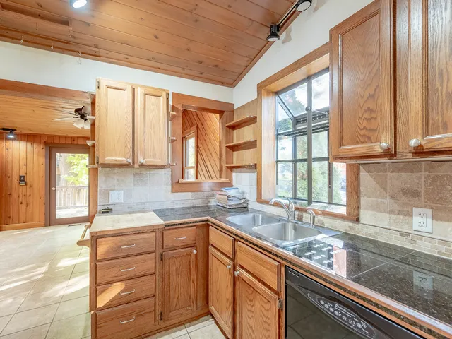 $249,900 | 27693 Hickory, Island Lake, IL 60042