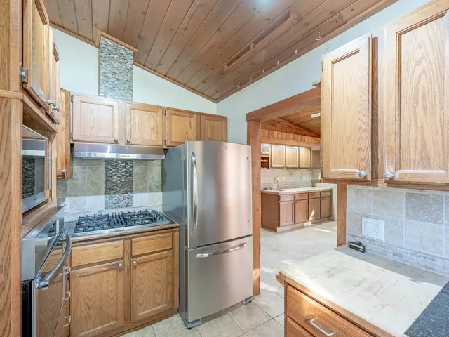 $249,900 | 27693 Hickory, Island Lake, IL 60042