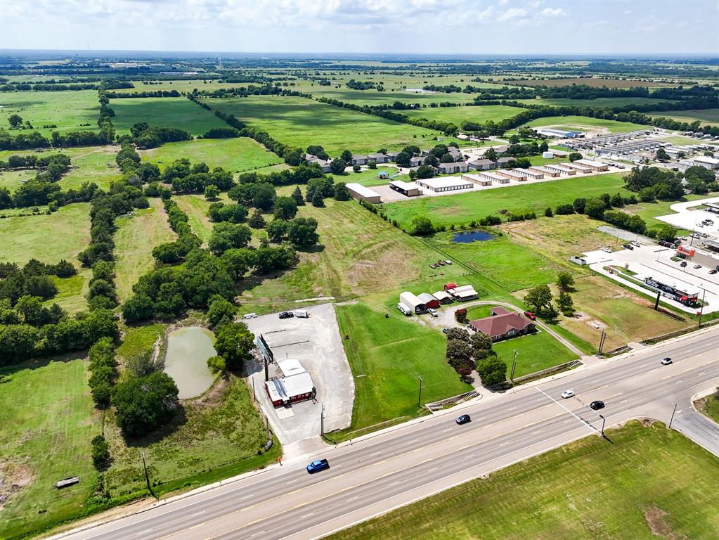 1709 State Highway 121 Bonham, TX 75418 - Photo 5 of 12