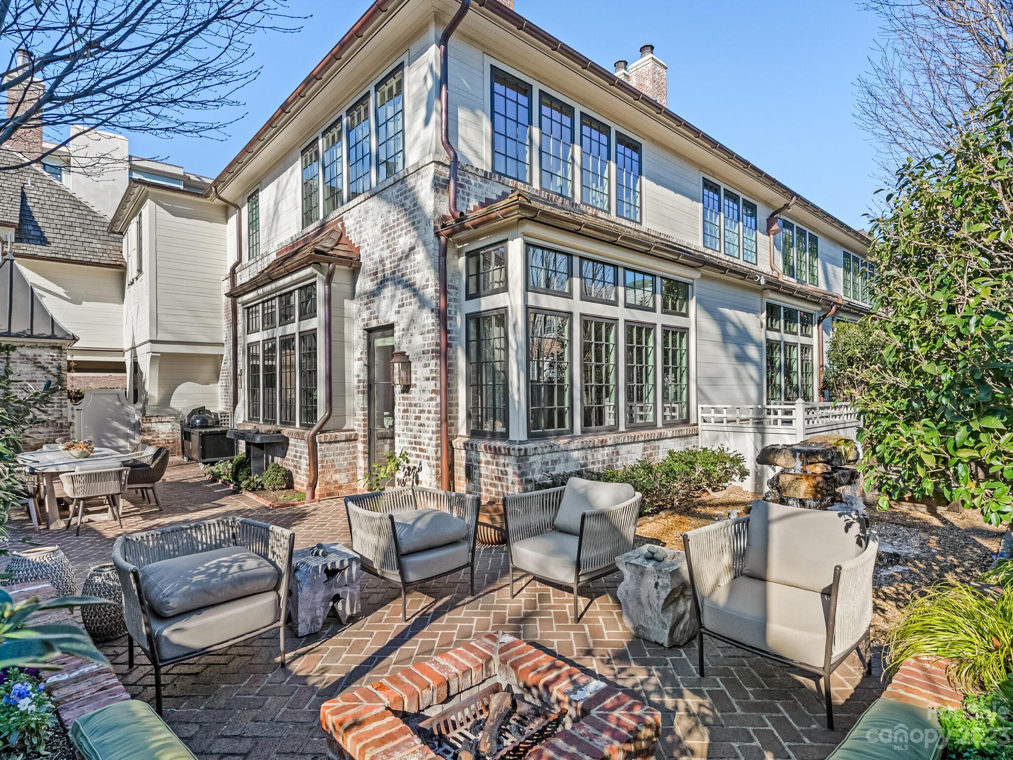 1200 Queens Road Charlotte, NC 28207 - Photo 40 of 42 a building outdoor space with patio furniture