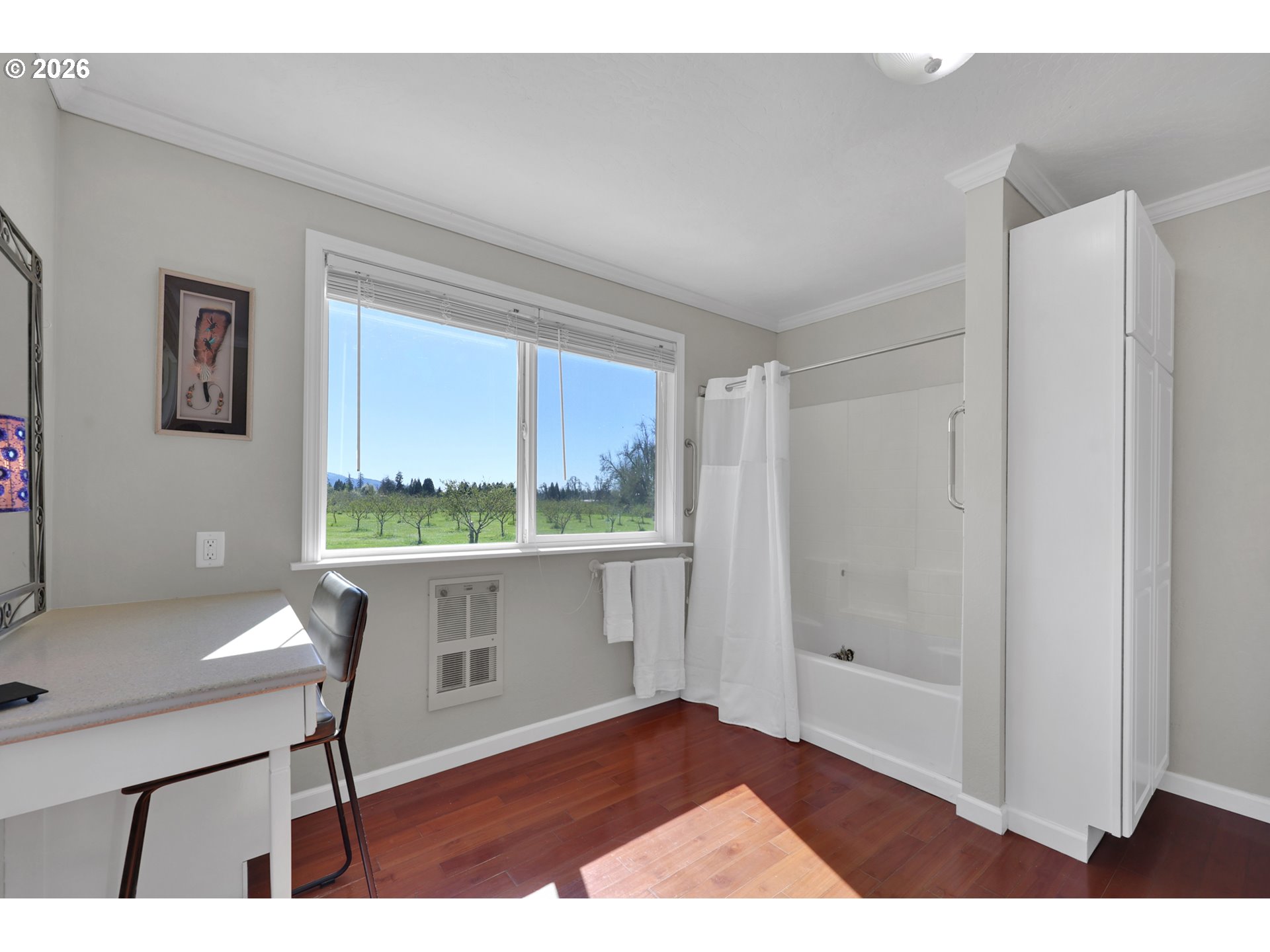 84816 Cloverdale Road Creswell, OR 97426 - Photo 23 of 48 a open kitchen with granite countertop a stove and a refrigerator