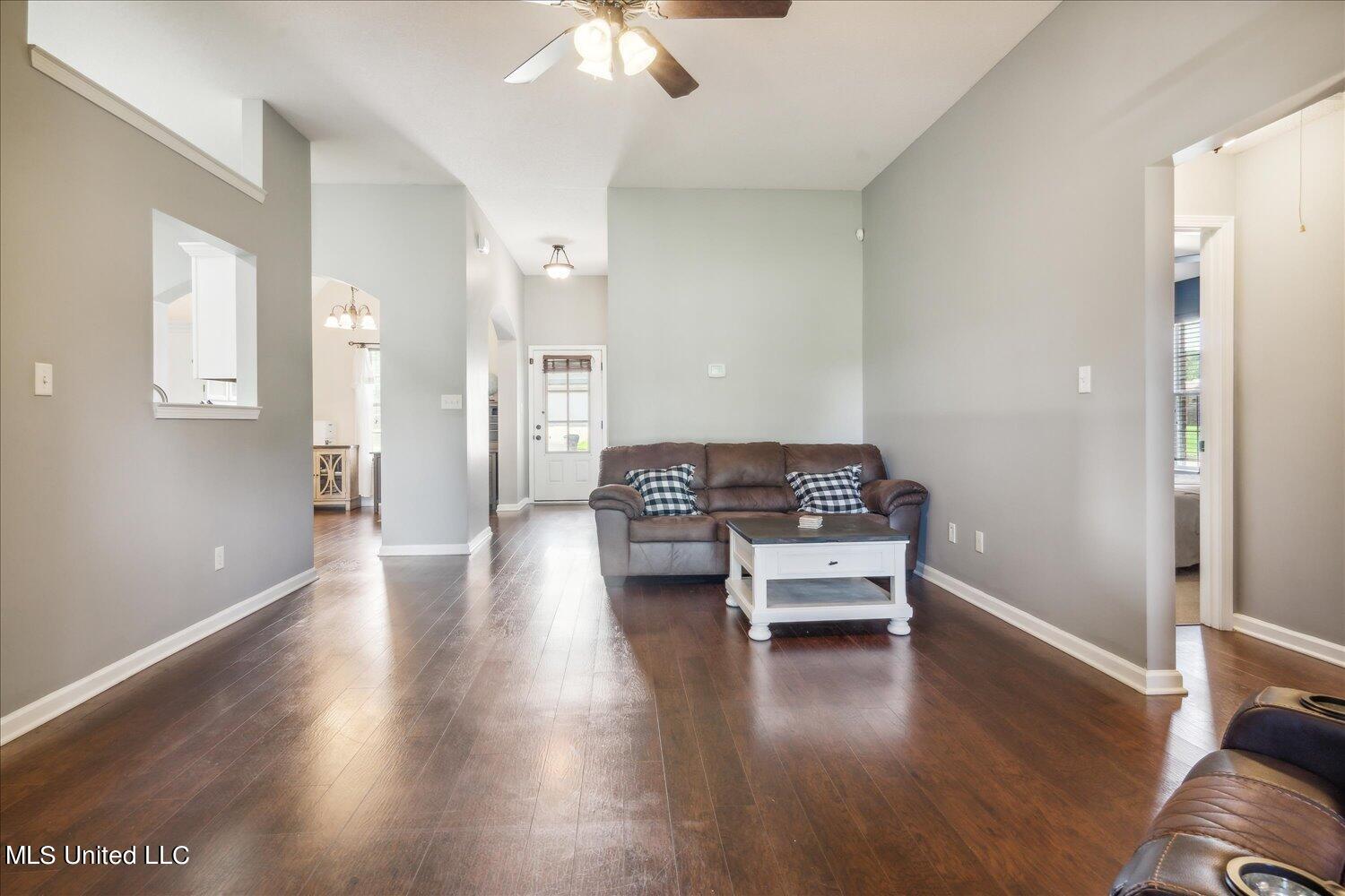 395 East Oak Grove Road Hernando, MS 38632 - Photo 12 of 24 Great Room c