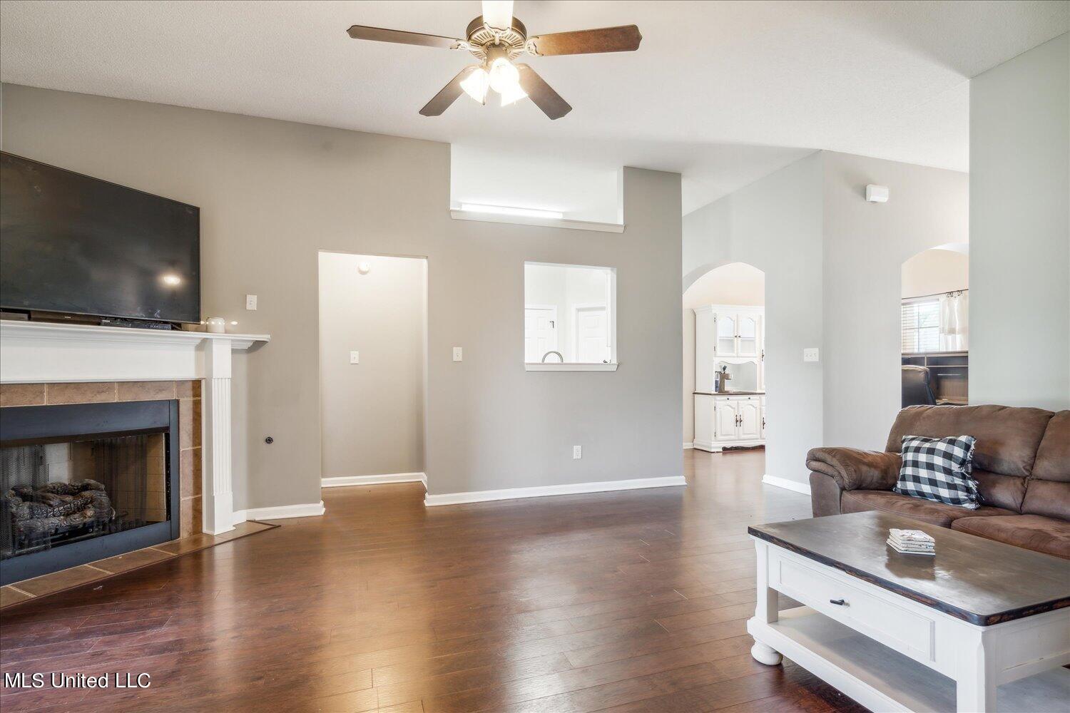 395 East Oak Grove Road Hernando, MS 38632 - Photo 13 of 24 Great Room d