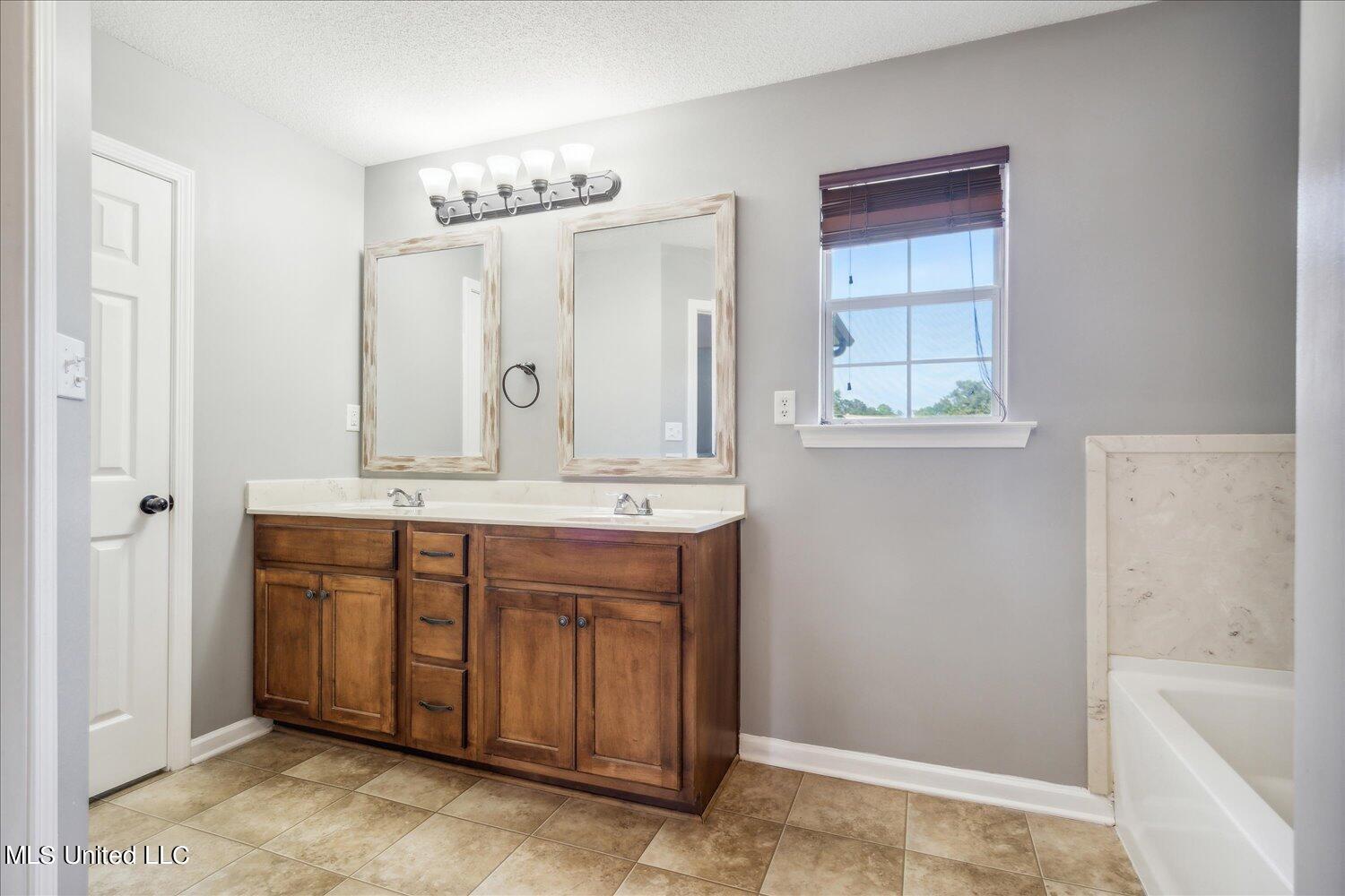 395 East Oak Grove Road Hernando, MS 38632 - Photo 15 of 24 Primary Bathroom a
