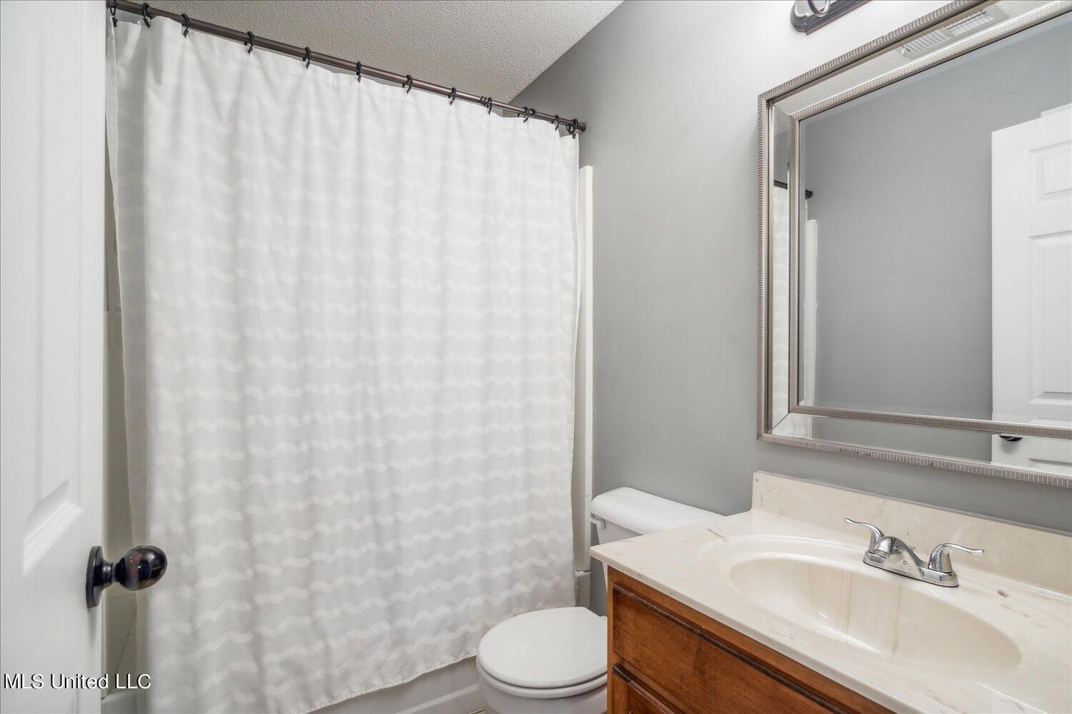 395 East Oak Grove Road Hernando, MS 38632 - Photo 18 of 24 Bathroom 2