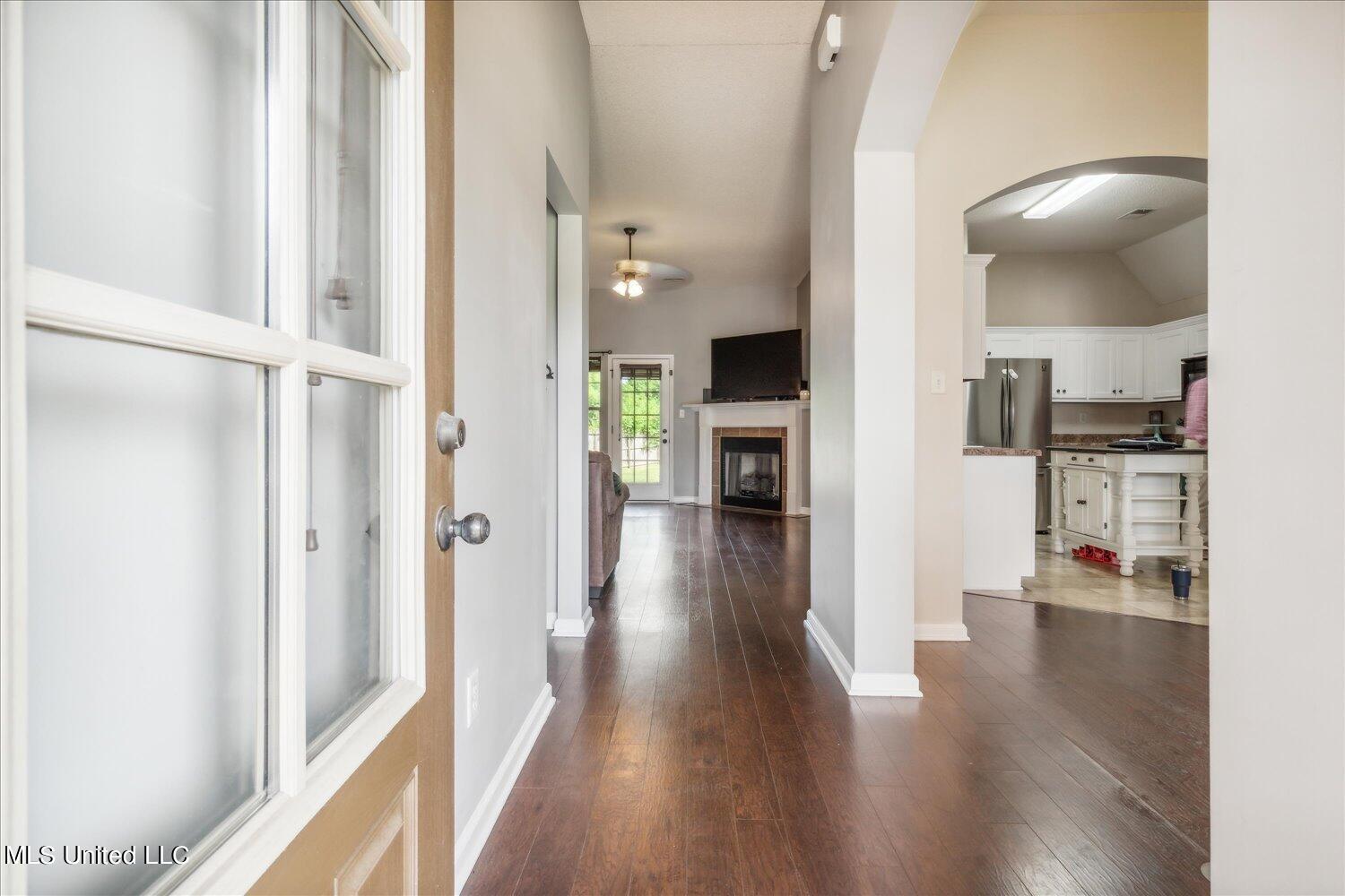 395 East Oak Grove Road Hernando, MS 38632 - Photo 4 of 24 Entry
